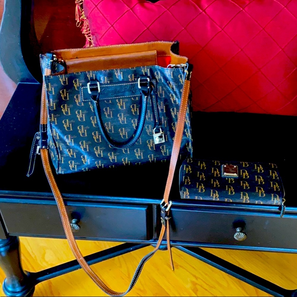 Gorgeous Dooney and Burke satchel with matching wallet